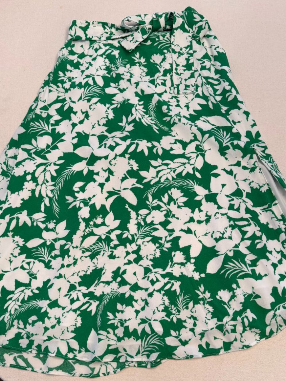 Ann Taylor Petite Green White Floral Wrap Skirt Size 6P Lined Tie Waist - Picture 2 of 7